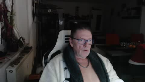 Snapshot of deinprinz2312 chatting on 12/17/25, 03:45 deinprinz2312 online show from 12/17/25, 03:45