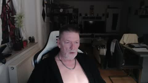 Snapshot of deinprinz2312 chatting on 03/23/26, 05:00 deinprinz2312 online show from 03/23/26, 05:00