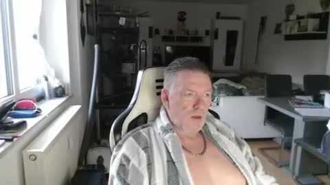 Snapshot of deinprinz2312 chatting on 04/19/26, 04:34 deinprinz2312 online show from 04/19/26, 04:34