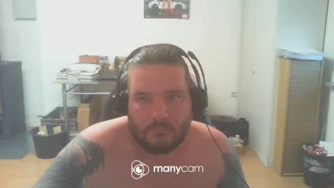 Snapshot of deinspielzeug87 chatting on 02/02/25, 04:00 deinspielzeug87 online show from 02/02/25, 04:00