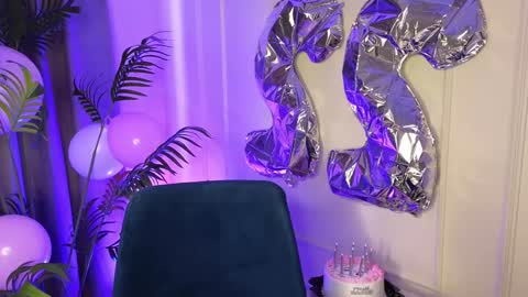 sexy bimbo little kitty asian misstress quen princes sexy girl you can just call me pleasure online show from 12/13/24, 06:21