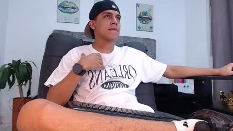 Snapshot of deivid_santoss chatting on 10/18/25, 04:04 Deivid online show from 10/18/25, 04:04