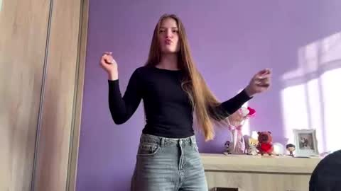 Mila online show from 03/04/26, 07:25