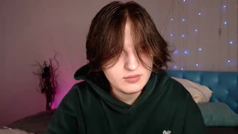 Snapshot of delalex chatting on 03/25/26, 10:05 Alex online show from 03/25/26, 10:05