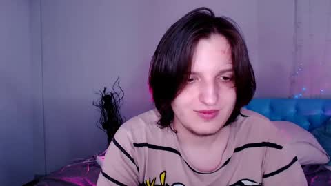 Snapshot of delalex chatting on 04/07/26, 08:04 Alex online show from 04/07/26, 08:04