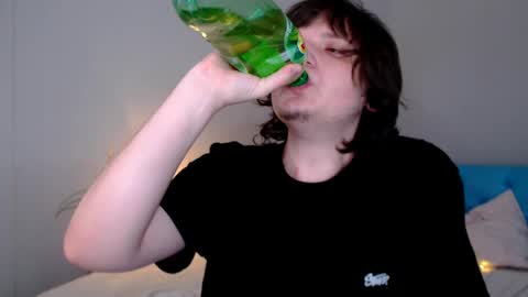 Snapshot of delalex chatting on 04/14/26, 11:22 Alex online show from 04/14/26, 11:22