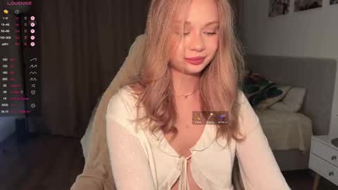 Snapshot of delanona chatting on 11/20/25, 07:13 Dia online show from 11/20/25, 07:13