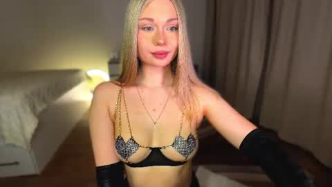 Snapshot of delanona chatting on 06/30/26, 11:17 Dia online show from 06/30/26, 11:17