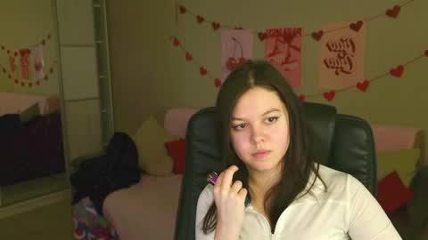 Snapshot of delarysong chatting on 05/17/26, 10:39 Delary online show from 05/17/26, 10:39