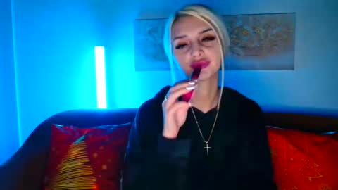 Snapshot of deliciaalove chatting on 12/16/24, 07:54 deliciaalove online show from 12/16/24, 07:54