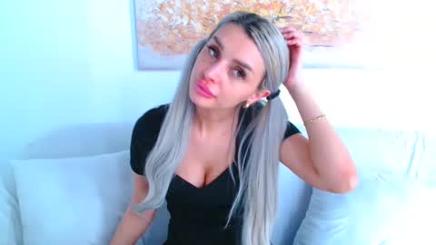 Snapshot of deliciaalove chatting on 03/03/25, 11:35 deliciaalove online show from 03/03/25, 11:35