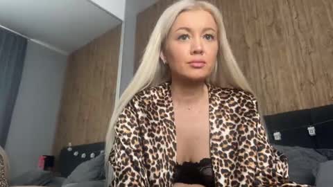 Mia online show from 05/21/26, 07:37