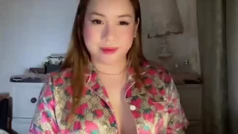 iyalicious online show from 09/26/25, 01:42