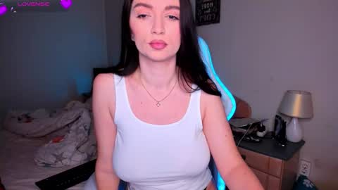 Mila online show from 11/20/25, 06:24