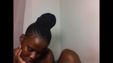 Snapshot of deliciousbabe01 chatting on 05/26/26, 06:37 EVAH online show from 05/26/26, 06:37