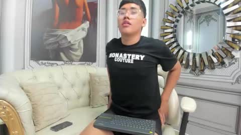 deliciousboy_18_ online show from 11/27/25, 11:23