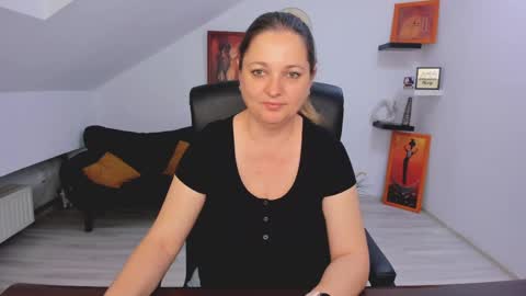 Snapshot of deliciouslolly chatting on 05/11/26, 03:23 DeliciousLolly online show from 05/11/26, 03:23