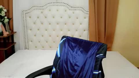 Snapshot of deliciously_sophie chatting on 05/18/26, 04:07 Sophie online show from 05/18/26, 04:07