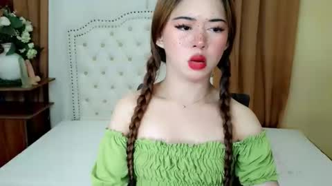 Snapshot of deliciously_sophie chatting on 05/22/26, 02:51 Sophie online show from 05/22/26, 02:51