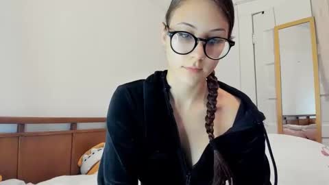 Snapshot of deliciousnoni chatting on 12/15/25, 06:06 deliciousnoni online show from 12/15/25, 06:06