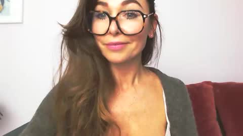 Snapshot of delilah_sweet chatting on 10/01/25, 02:45 delilah_sweet online show from 10/01/25, 02:45