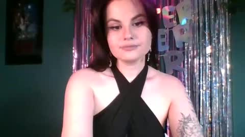 Snapshot of dellacrush_ chatting on 02/05/25, 05:53 dellacrush_ online show from 02/05/25, 05:53