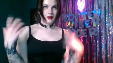 Snapshot of dellacrush_ chatting on 02/11/25, 03:18 dellacrush_ online show from 02/11/25, 03:18