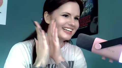 Snapshot of dellacrush_ chatting on 02/19/25, 01:50 dellacrush_ online show from 02/19/25, 01:50