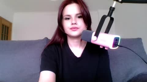 Snapshot of dellacrush_ chatting on 03/02/25, 04:10 dellacrush_ online show from 03/02/25, 04:10