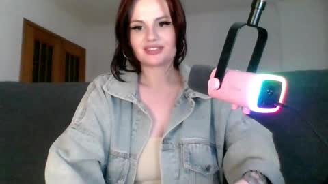 Snapshot of dellacrush_ chatting on 03/06/25, 08:48 dellacrush_ online show from 03/06/25, 08:48