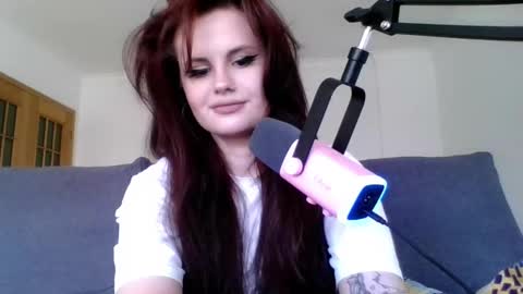 Snapshot of dellacrush_ chatting on 03/11/25, 02:51 dellacrush_ online show from 03/11/25, 02:51