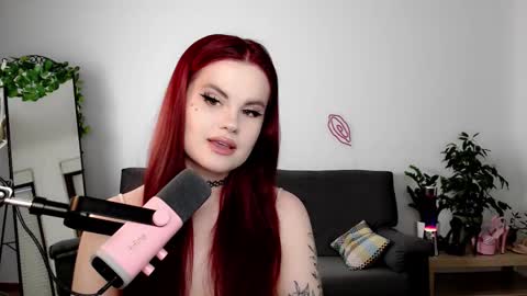 Snapshot of dellacrush_ chatting on 09/09/25, 05:45 dellacrush_ online show from 09/09/25, 05:45