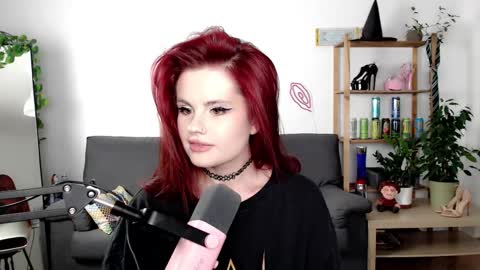 Snapshot of dellacrush_ chatting on 09/17/25, 05:25 dellacrush_ online show from 09/17/25, 05:25