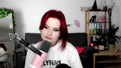 Snapshot of dellacrush_ chatting on 09/20/25, 04:41 dellacrush_ online show from 09/20/25, 04:41