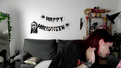 Snapshot of dellacrush_ chatting on 10/20/25, 04:40 dellacrush_ online show from 10/20/25, 04:40