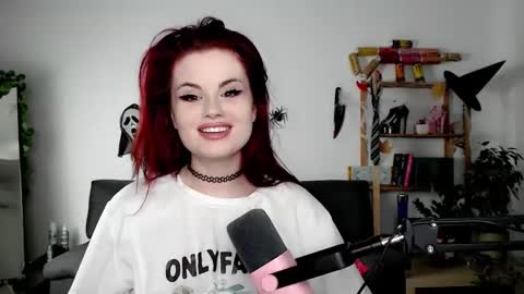 Snapshot of dellacrush_ chatting on 10/21/25, 08:48 dellacrush_ online show from 10/21/25, 08:48