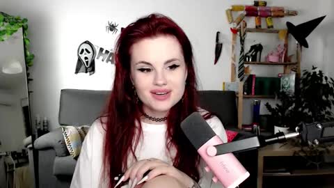 Snapshot of dellacrush_ chatting on 10/22/25, 05:02 dellacrush_ online show from 10/22/25, 05:02