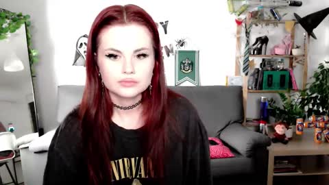 Snapshot of dellacrush_ chatting on 10/28/25, 09:35 dellacrush_ online show from 10/28/25, 09:35