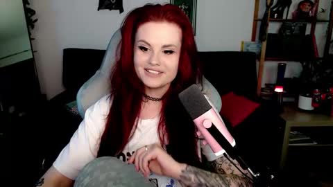 Snapshot of dellacrush_ chatting on 11/12/25, 05:46 dellacrush_ online show from 11/12/25, 05:46