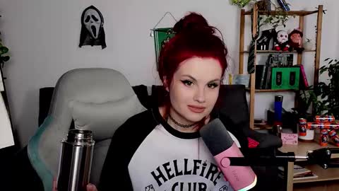 Snapshot of dellacrush_ chatting on 11/17/25, 04:13 dellacrush_ online show from 11/17/25, 04:13