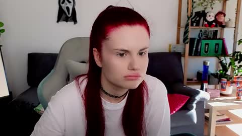 Snapshot of dellacrush_ chatting on 11/18/25, 10:41 dellacrush_ online show from 11/18/25, 10:41