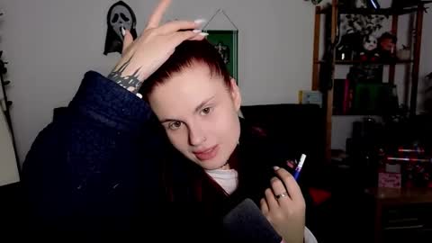 Snapshot of dellacrush_ chatting on 11/26/25, 05:58 dellacrush_ online show from 11/26/25, 05:58