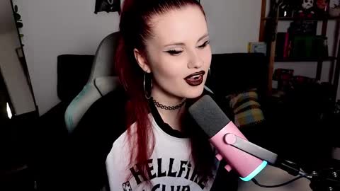 Snapshot of dellacrush_ chatting on 11/30/25, 06:12 dellacrush_ online show from 11/30/25, 06:12