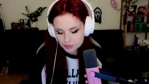 Snapshot of dellacrush_ chatting on 12/13/25, 07:53 dellacrush_ online show from 12/13/25, 07:53