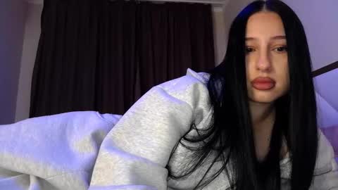 Snapshot of delly_love chatting on 10/29/25, 07:15 delly_love online show from 10/29/25, 07:15