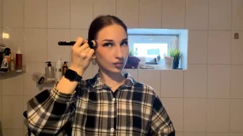 Snapshot of delphaswindler chatting on 04/25/26, 12:30 Delphaswindler online show from 04/25/26, 12:30