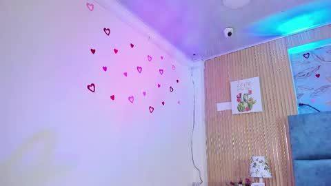 Snapshot of delphine_doll chatting on 04/29/26, 05:30 Delia online show from 04/29/26, 05:30