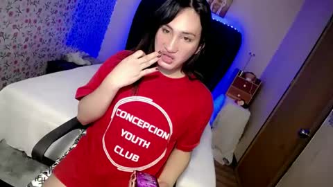 Snapshot of deluxetgirl69 chatting on 12/04/24, 10:13 Chesca online show from 12/04/24, 10:13