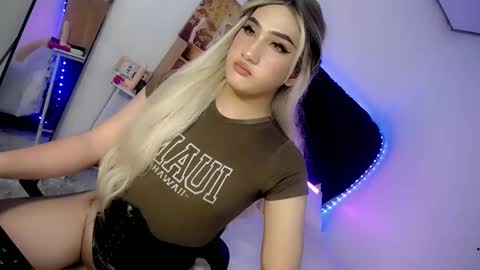 Snapshot of deluxetgirl69 chatting on 01/08/25, 05:16 Chesca online show from 01/08/25, 05:16