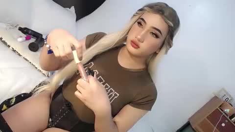 Snapshot of deluxetgirl69 chatting on 01/09/25, 11:25 Chesca online show from 01/09/25, 11:25